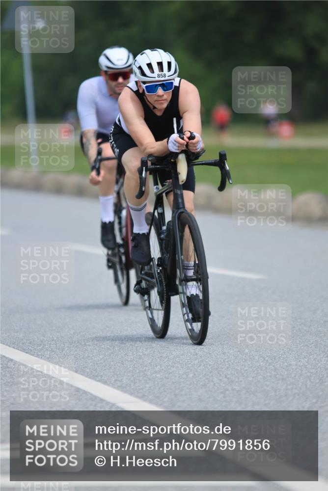21.06.2025 - 27. Vierlanden-Triathlon H.Heesch http://msf.ph/oto/7991856 15.06.2025 11:57:38 Radfahren 655, 792, 798, 804, 858, 904, 954, 958 meine-sportfotos.de