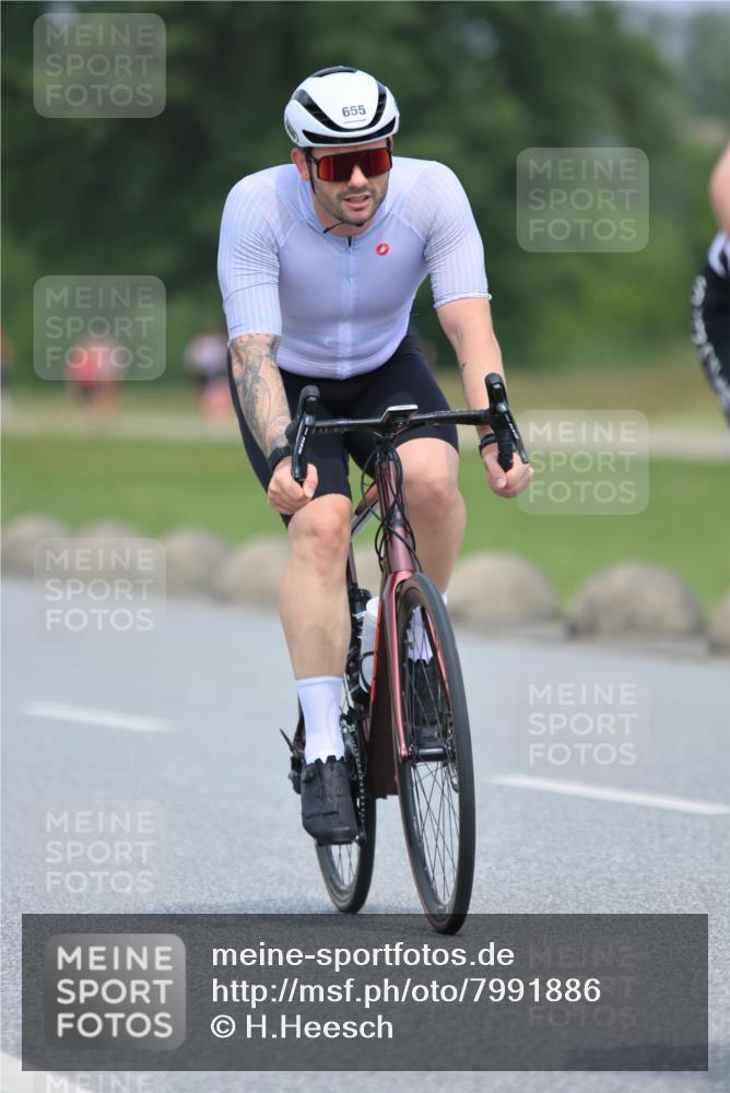 21.06.2025 - 27. Vierlanden-Triathlon H.Heesch http://msf.ph/oto/7991886 15.06.2025 11:57:39 Radfahren 655, 792, 798, 804, 833, 858, 904, 954, 958 meine-sportfotos.de