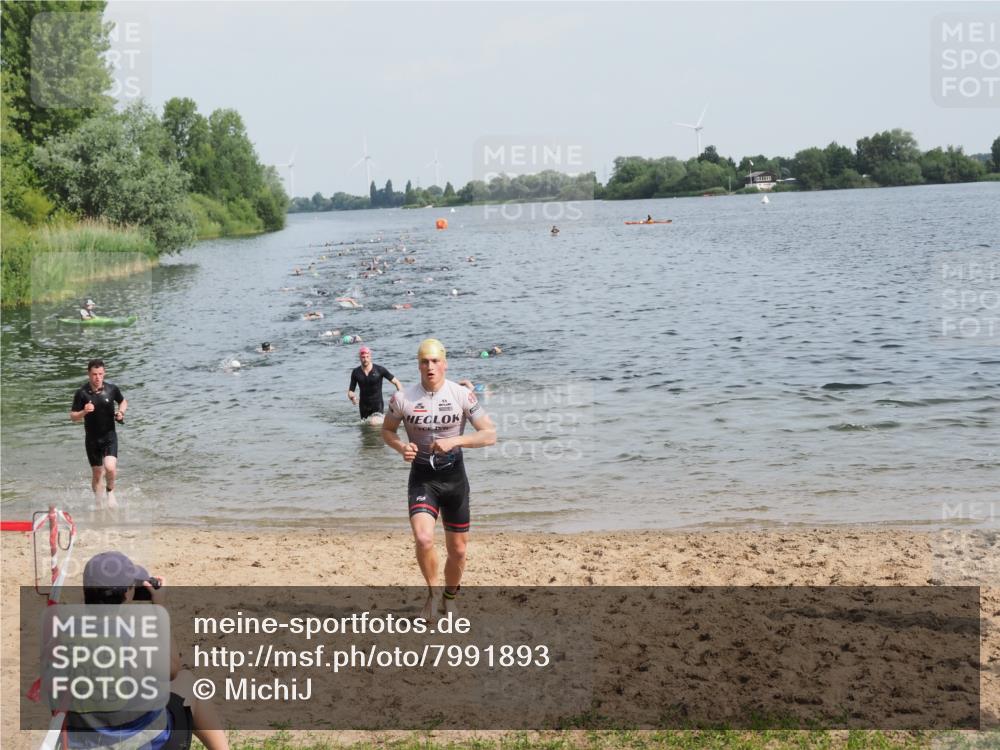 21.06.2025 - 27. Vierlanden-Triathlon MichiJ http://msf.ph/oto/7991893 15.06.2026 09:54:29 Schwimmen 253, 255, 261, 262, 318, 342, 354 meine-sportfotos.de
