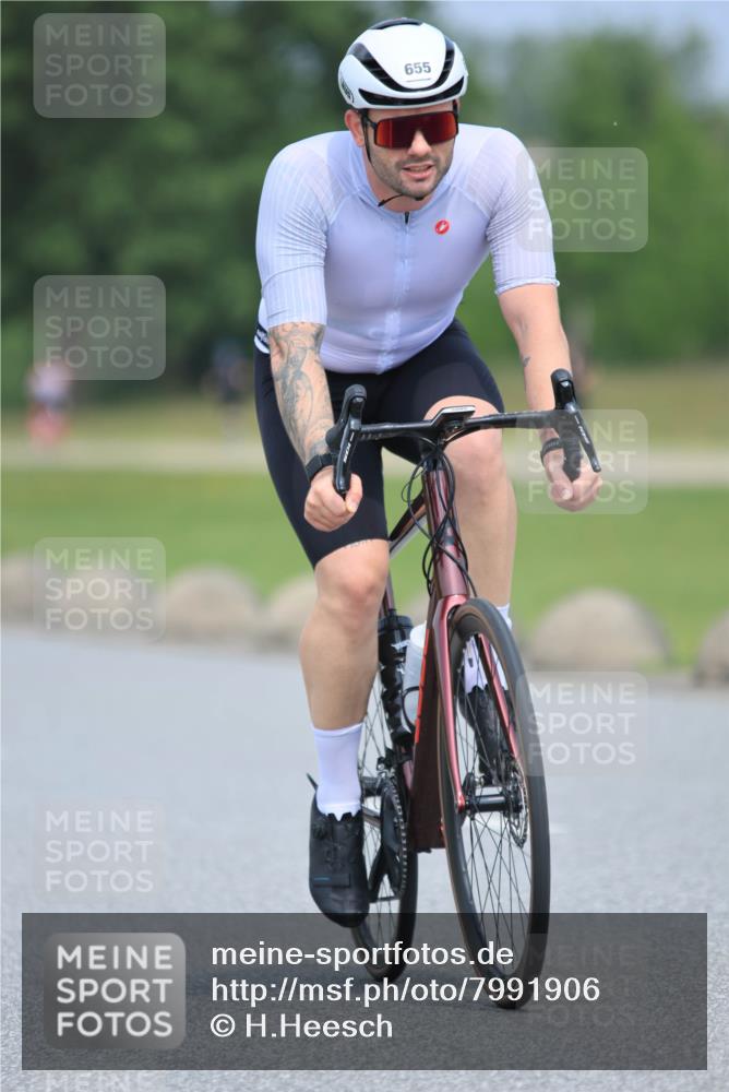 21.06.2025 - 27. Vierlanden-Triathlon H.Heesch http://msf.ph/oto/7991906 15.06.2025 11:57:40 Radfahren 655, 792, 798, 804, 833, 858, 904, 954, 958 meine-sportfotos.de