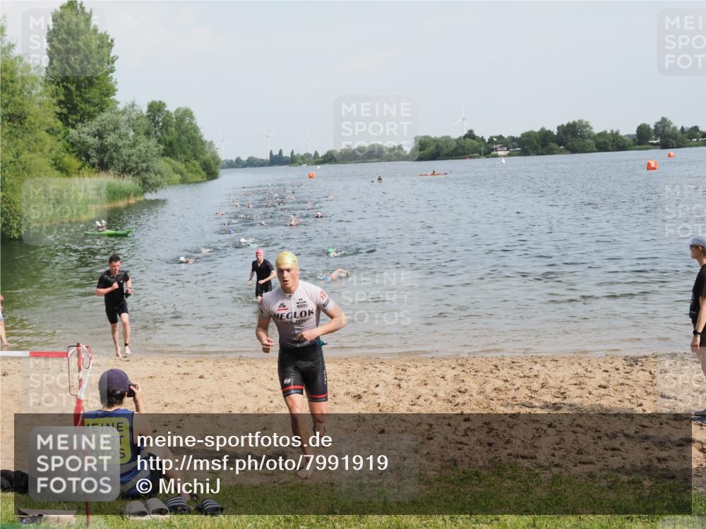 21.06.2025 - 27. Vierlanden-Triathlon MichiJ http://msf.ph/oto/7991919 15.06.2026 09:54:30 Schwimmen 253, 255, 261, 262, 318, 342, 354 meine-sportfotos.de