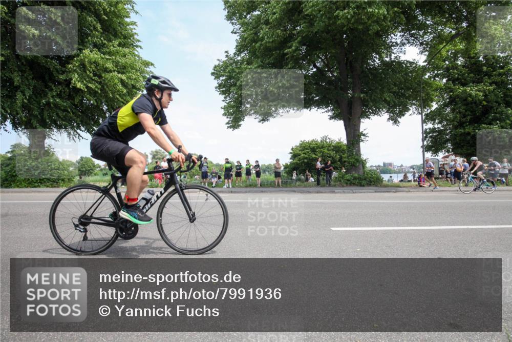 15.06.2025 - 7 Türme Triathlon Yannick Fuchs http://msf.ph/oto/7991936 15.06.2025 13:26:04 Radfahren 294, 887, 955 meine-sportfotos.de