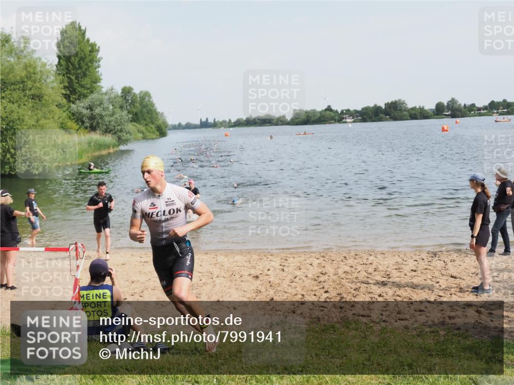 21.06.2025 - 27. Vierlanden-Triathlon MichiJ http://msf.ph/oto/7991941 15.06.2026 09:54:31 Schwimmen 253, 255, 261, 262, 318, 354 meine-sportfotos.de