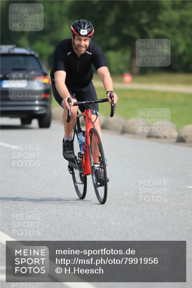 15.06.2025 - 27. Vierlanden-Triathlon H.Heesch http://msf.ph/oto/7991956 15.06.2025 10:03:47 Radfahren 18, 34, 93, 142, 152, 215 meine-sportfotos.de
