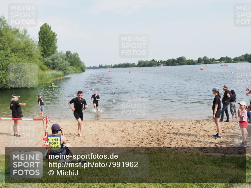 21.06.2025 - 27. Vierlanden-Triathlon MichiJ http://msf.ph/oto/7991962 15.06.2026 09:54:32 Schwimmen 253, 255, 261, 262, 294, 318, 354 meine-sportfotos.de