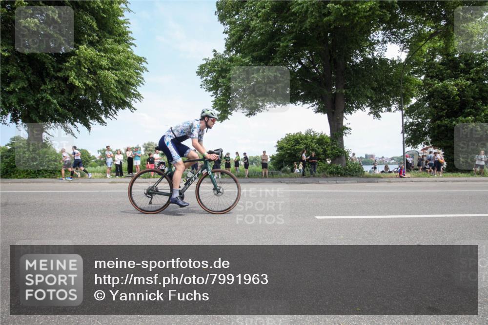 15.06.2025 - 7 Türme Triathlon Yannick Fuchs http://msf.ph/oto/7991963 15.06.2025 13:26:10 Radfahren  meine-sportfotos.de