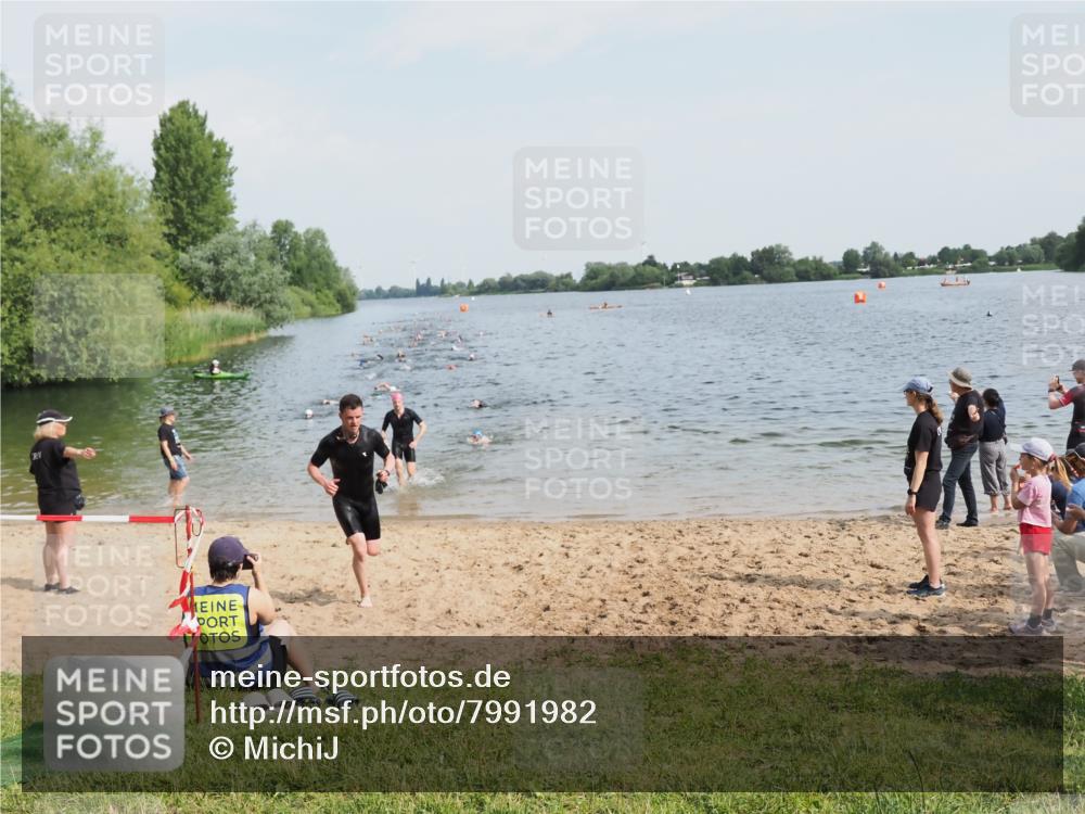 21.06.2025 - 27. Vierlanden-Triathlon MichiJ http://msf.ph/oto/7991982 15.06.2026 09:54:33 Schwimmen 253, 262, 294, 318, 354 meine-sportfotos.de