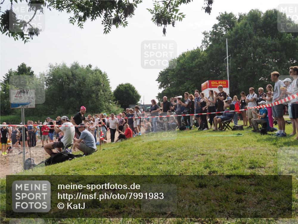 15.06.2025 - 27. Vierlanden-Triathlon KatJ http://msf.ph/oto/7991983 15.06.2025 09:52:01 Schwimmen 282, 288, 292 meine-sportfotos.de