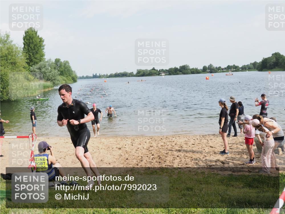 21.06.2025 - 27. Vierlanden-Triathlon MichiJ http://msf.ph/oto/7992023 15.06.2026 09:54:34 Schwimmen 262, 294, 318, 354 meine-sportfotos.de