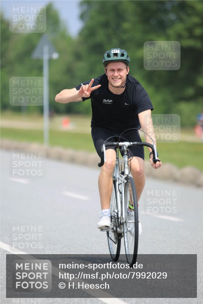 21.06.2025 - 27. Vierlanden-Triathlon H.Heesch http://msf.ph/oto/7992029 15.06.2025 11:58:12 Radfahren 652, 671, 772, 824 meine-sportfotos.de