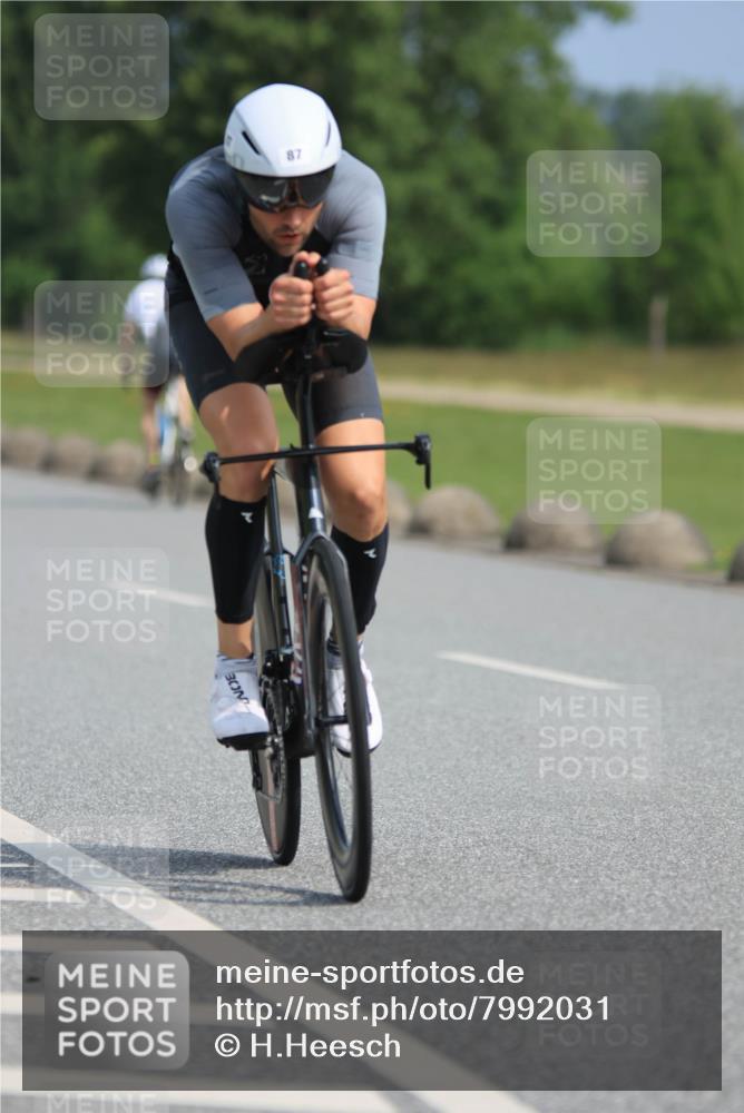 15.06.2025 - 27. Vierlanden-Triathlon H.Heesch http://msf.ph/oto/7992031 15.06.2025 10:04:59 Radfahren 87, 147, 276 meine-sportfotos.de
