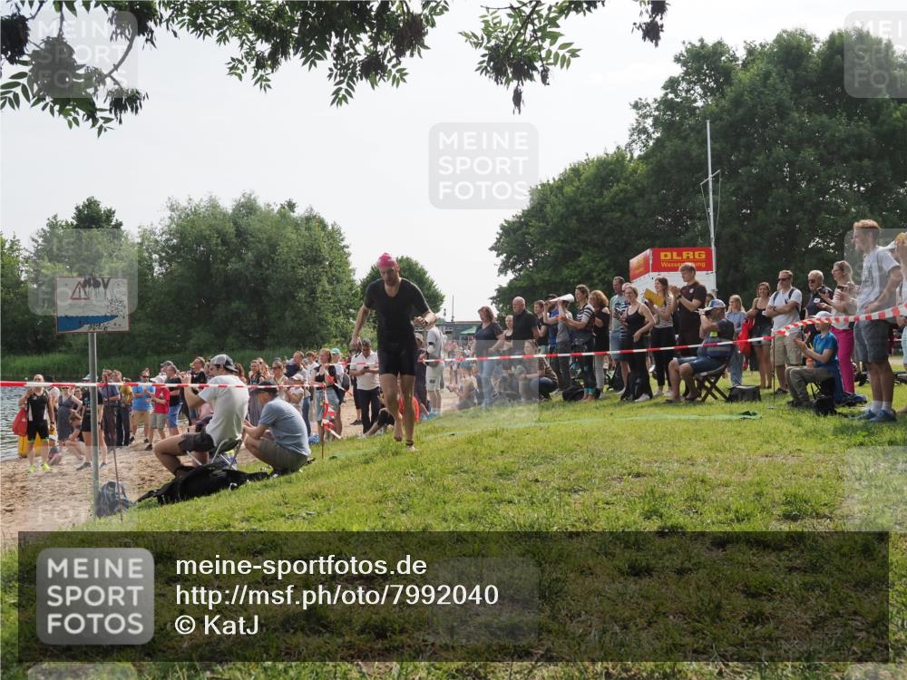 15.06.2025 - 27. Vierlanden-Triathlon KatJ http://msf.ph/oto/7992040 15.06.2025 09:52:02 Schwimmen 282, 288, 292 meine-sportfotos.de