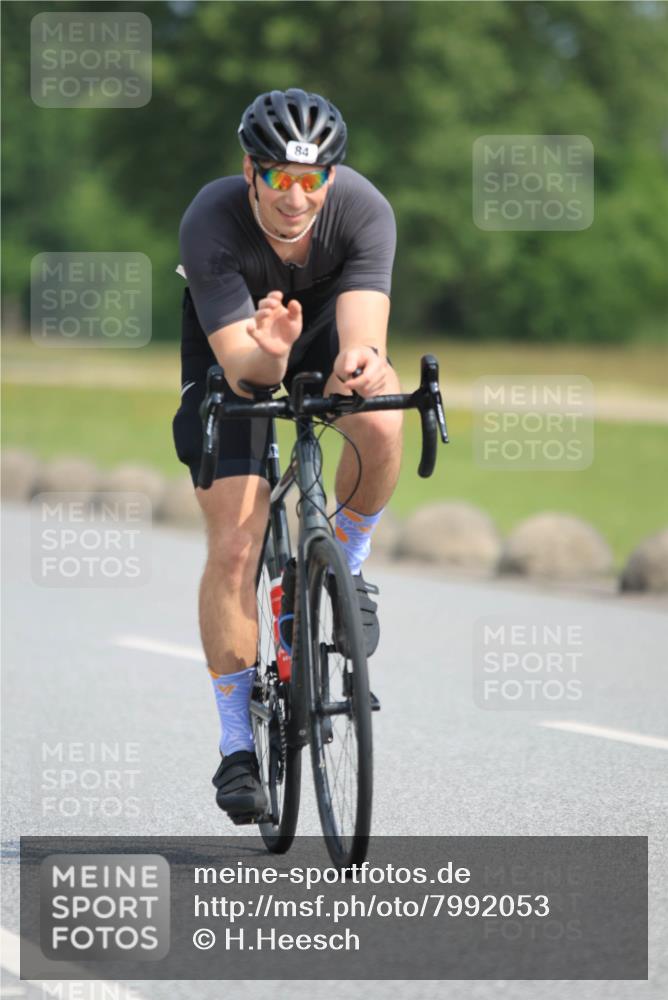 15.06.2025 - 27. Vierlanden-Triathlon H.Heesch http://msf.ph/oto/7992053 15.06.2025 10:05:09 Radfahren 84, 147, 228, 260, 286, 323 meine-sportfotos.de