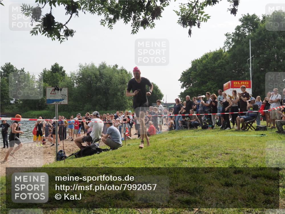 15.06.2025 - 27. Vierlanden-Triathlon KatJ http://msf.ph/oto/7992057 15.06.2025 09:52:03 Schwimmen 282, 288, 292 meine-sportfotos.de