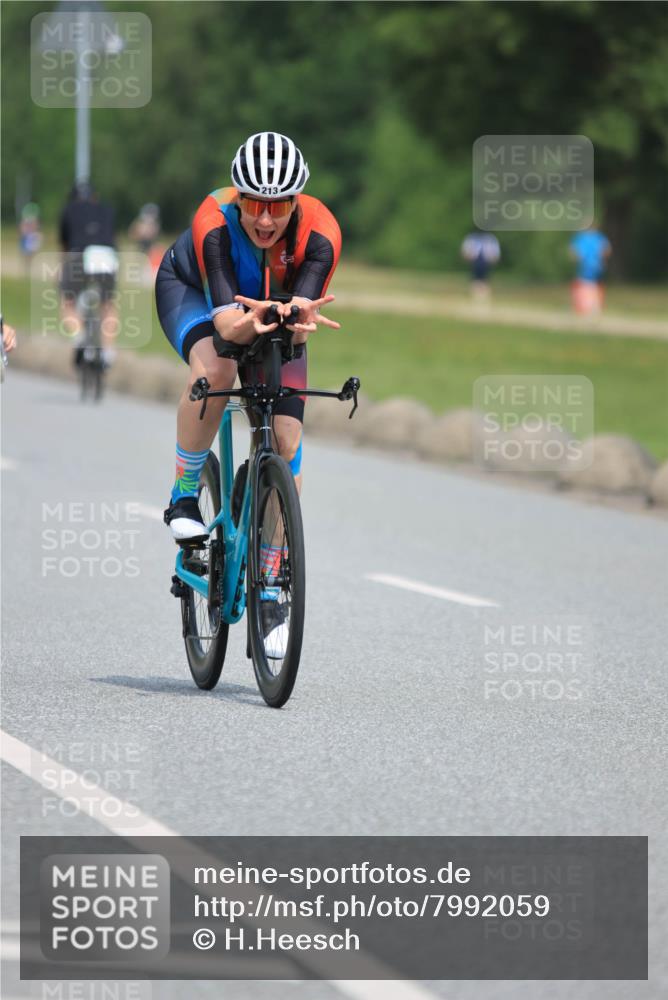 21.06.2025 - 27. Vierlanden-Triathlon H.Heesch http://msf.ph/oto/7992059 15.06.2025 11:58:39 Radfahren 213, 682, 771, 861, 927, 963 meine-sportfotos.de