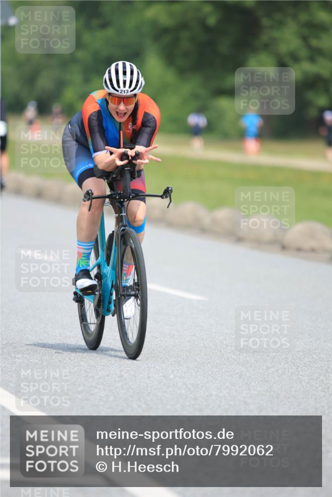 21.06.2025 - 27. Vierlanden-Triathlon H.Heesch http://msf.ph/oto/7992062 15.06.2025 11:58:39 Radfahren 213, 682, 771, 861, 927, 963 meine-sportfotos.de