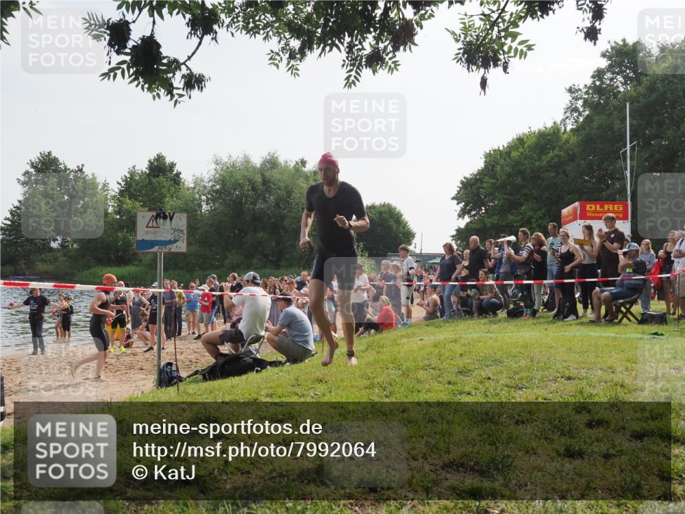 15.06.2025 - 27. Vierlanden-Triathlon KatJ http://msf.ph/oto/7992064 15.06.2025 09:52:03 Schwimmen 282, 288, 292 meine-sportfotos.de