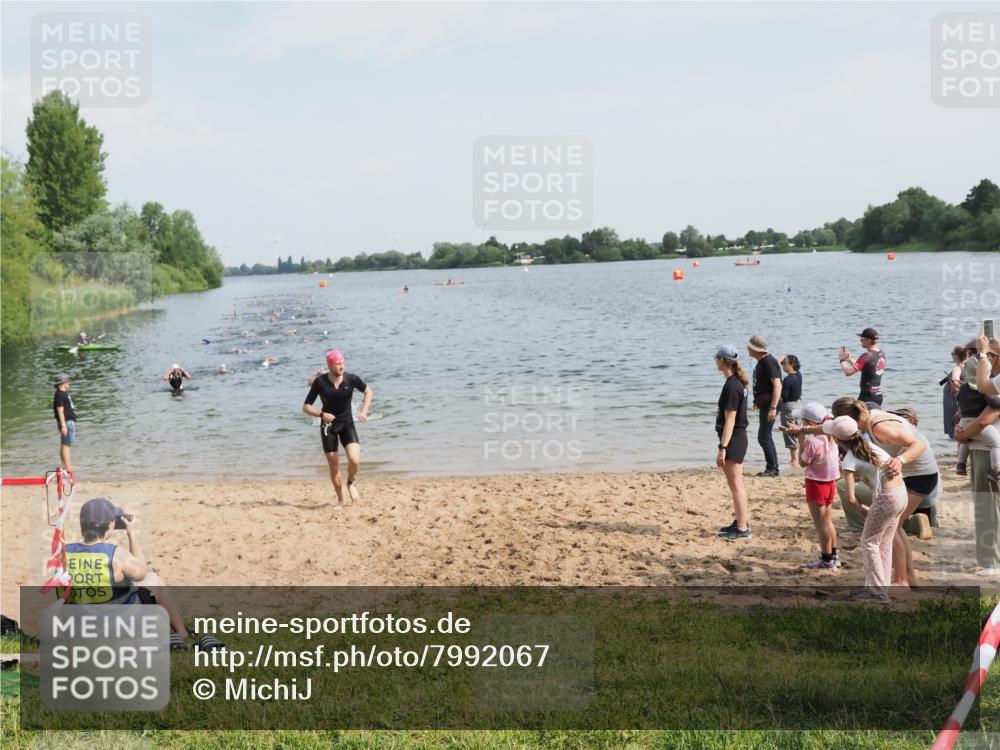 21.06.2025 - 27. Vierlanden-Triathlon MichiJ http://msf.ph/oto/7992067 15.06.2026 09:54:36 Schwimmen 262, 294, 318, 354 meine-sportfotos.de