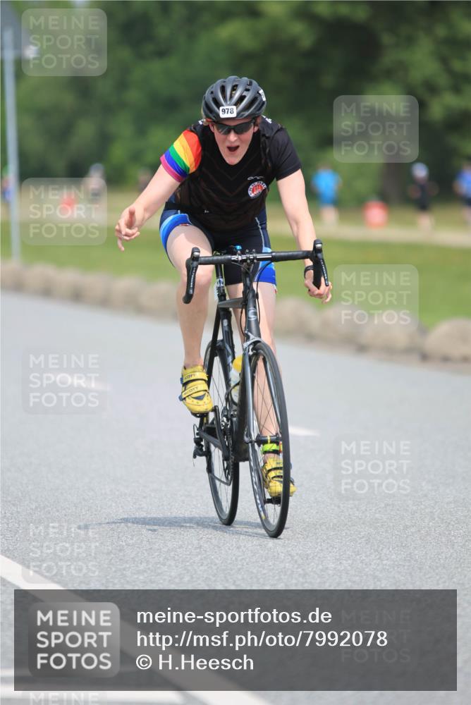 21.06.2025 - 27. Vierlanden-Triathlon H.Heesch http://msf.ph/oto/7992078 15.06.2025 11:58:42 Radfahren 213, 682, 771, 861, 927, 963 meine-sportfotos.de