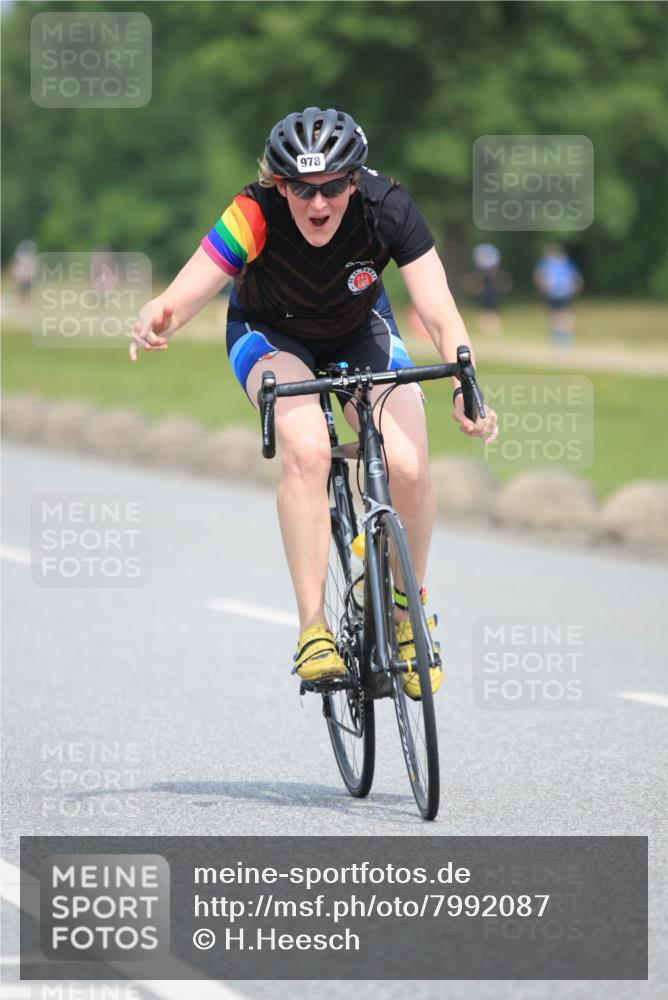 21.06.2025 - 27. Vierlanden-Triathlon H.Heesch http://msf.ph/oto/7992087 15.06.2025 11:58:42 Radfahren 213, 682, 771, 861, 927, 963 meine-sportfotos.de