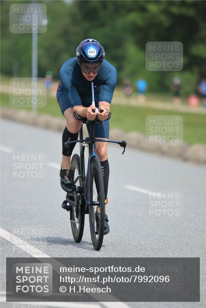 21.06.2025 - 27. Vierlanden-Triathlon H.Heesch http://msf.ph/oto/7992096 15.06.2025 11:58:46 Radfahren 682, 771, 856, 861, 963 meine-sportfotos.de