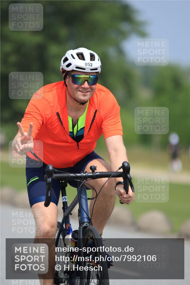 21.06.2025 - 27. Vierlanden-Triathlon H.Heesch http://msf.ph/oto/7992106 15.06.2025 11:58:56 Radfahren 852, 856 meine-sportfotos.de