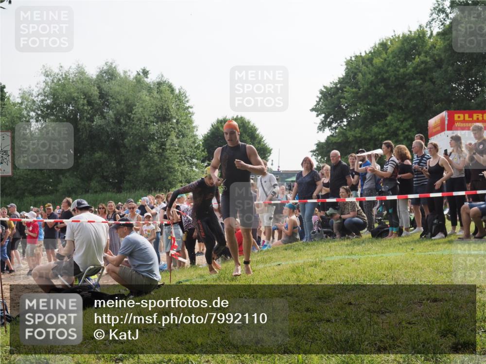 15.06.2025 - 27. Vierlanden-Triathlon KatJ http://msf.ph/oto/7992110 15.06.2025 09:52:06 Schwimmen 282, 288, 292 meine-sportfotos.de
