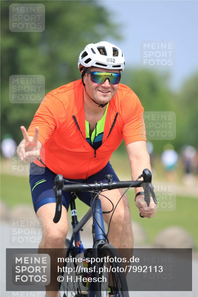 21.06.2025 - 27. Vierlanden-Triathlon H.Heesch http://msf.ph/oto/7992113 15.06.2025 11:58:56 Radfahren 852, 856 meine-sportfotos.de