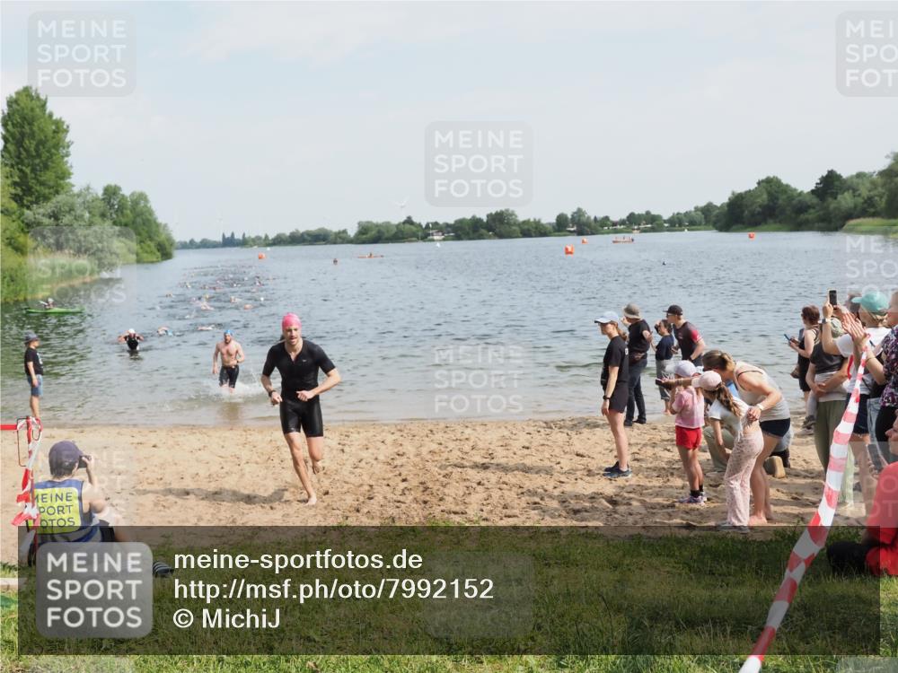 21.06.2025 - 27. Vierlanden-Triathlon MichiJ http://msf.ph/oto/7992152 15.06.2026 09:54:37 Schwimmen 262, 294, 318, 354 meine-sportfotos.de