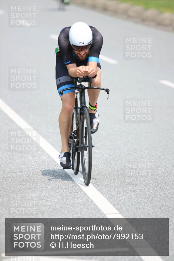 21.06.2025 - 27. Vierlanden-Triathlon H.Heesch http://msf.ph/oto/7992153 15.06.2025 11:59:45 Radfahren 757, 811, 919 meine-sportfotos.de