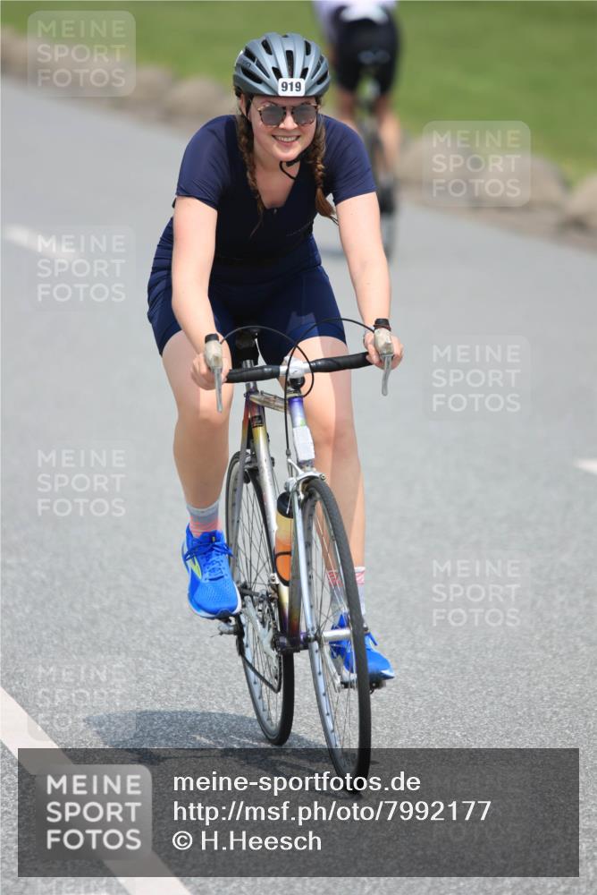 21.06.2025 - 27. Vierlanden-Triathlon H.Heesch http://msf.ph/oto/7992177 15.06.2025 11:59:49 Radfahren 891, 919 meine-sportfotos.de