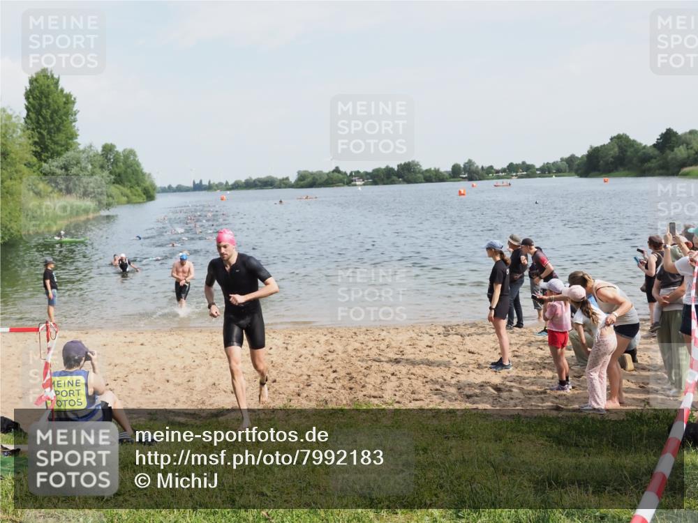 21.06.2025 - 27. Vierlanden-Triathlon MichiJ http://msf.ph/oto/7992183 15.06.2026 09:54:37 Schwimmen 262, 294, 318, 354 meine-sportfotos.de