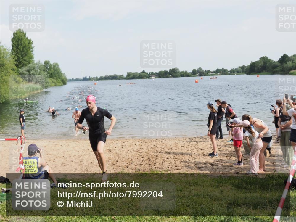 21.06.2025 - 27. Vierlanden-Triathlon MichiJ http://msf.ph/oto/7992204 15.06.2026 09:54:38 Schwimmen 262, 294, 318 meine-sportfotos.de
