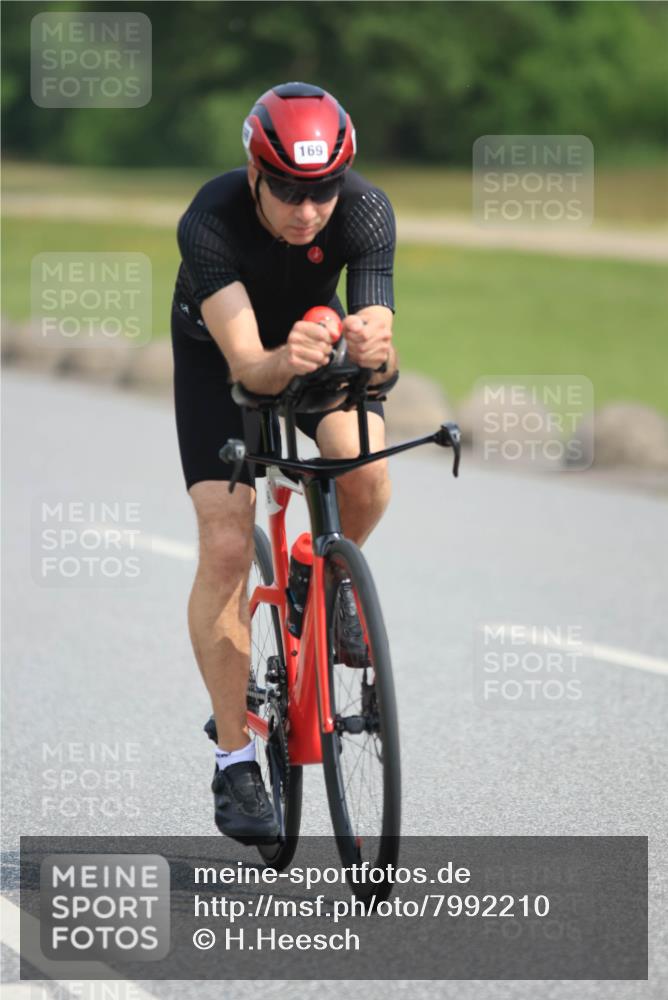 15.06.2025 - 27. Vierlanden-Triathlon H.Heesch http://msf.ph/oto/7992210 15.06.2025 10:09:22 Radfahren 23, 68, 169, 397 meine-sportfotos.de