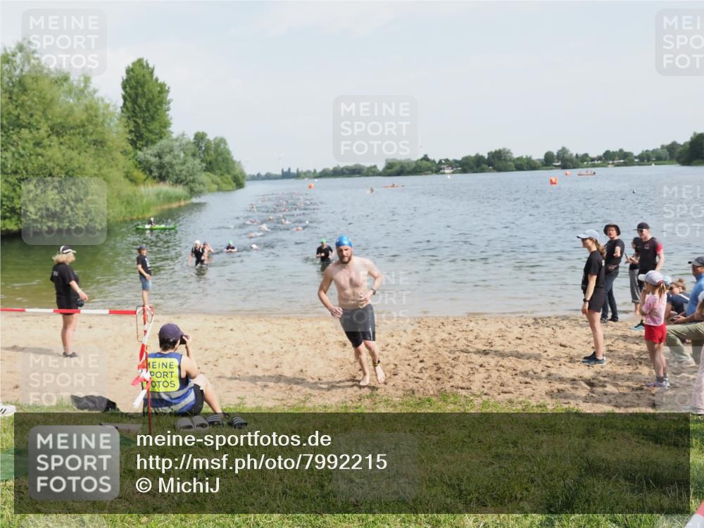 21.06.2025 - 27. Vierlanden-Triathlon MichiJ http://msf.ph/oto/7992215 15.06.2026 09:54:41 Schwimmen 262, 294, 297, 318 meine-sportfotos.de