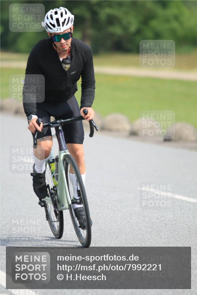15.06.2025 - 27. Vierlanden-Triathlon H.Heesch http://msf.ph/oto/7992221 15.06.2025 10:09:24 Radfahren 23, 68, 169, 397 meine-sportfotos.de