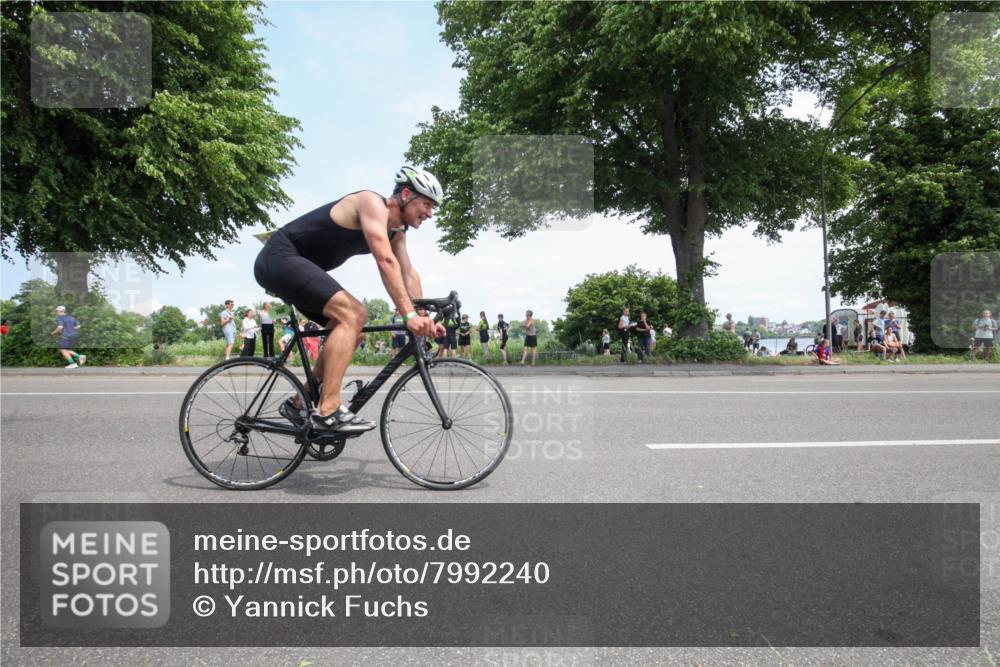 15.06.2025 - 7 Türme Triathlon Yannick Fuchs http://msf.ph/oto/7992240 15.06.2025 13:26:56 Radfahren 672, 760, 998 meine-sportfotos.de