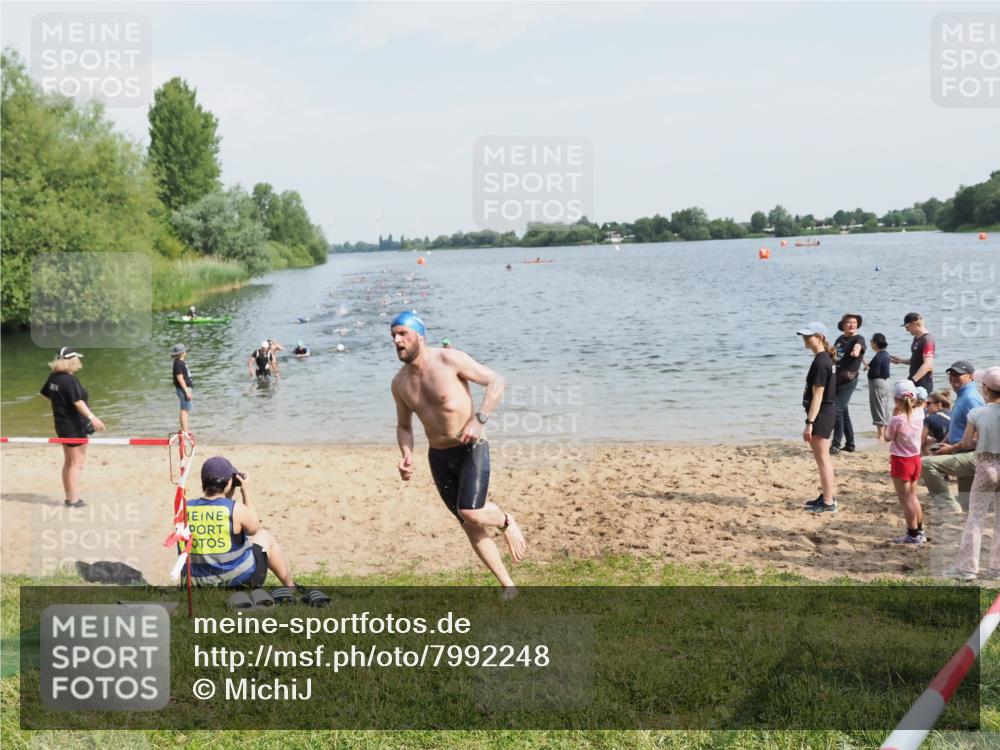 21.06.2025 - 27. Vierlanden-Triathlon MichiJ http://msf.ph/oto/7992248 15.06.2026 09:54:41 Schwimmen 262, 294, 297, 318 meine-sportfotos.de