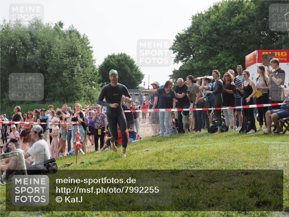 15.06.2025 - 27. Vierlanden-Triathlon KatJ http://msf.ph/oto/7992255 15.06.2025 09:52:48 Schwimmen 313 meine-sportfotos.de