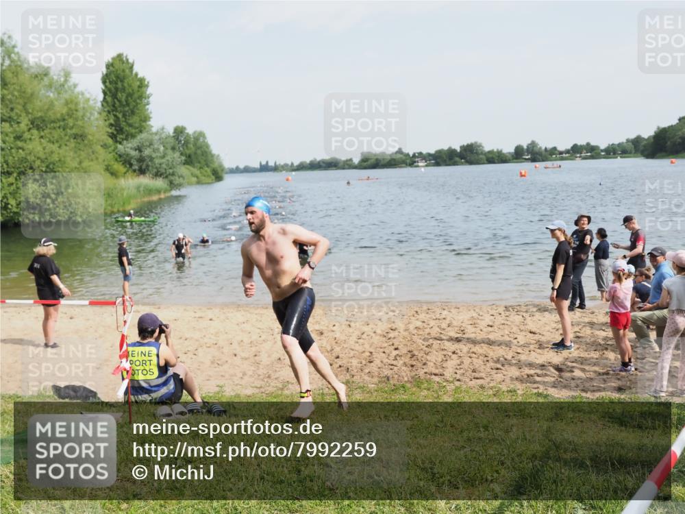 21.06.2025 - 27. Vierlanden-Triathlon MichiJ http://msf.ph/oto/7992259 15.06.2026 09:54:41 Schwimmen 262, 294, 297, 318 meine-sportfotos.de
