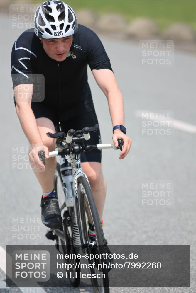 21.06.2025 - 27. Vierlanden-Triathlon H.Heesch http://msf.ph/oto/7992260 15.06.2025 12:00:08 Radfahren 785, 825 meine-sportfotos.de