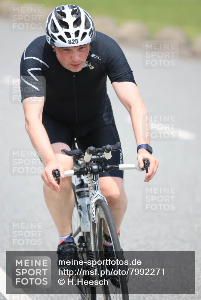 21.06.2025 - 27. Vierlanden-Triathlon H.Heesch http://msf.ph/oto/7992271 15.06.2025 12:00:08 Radfahren 785, 825 meine-sportfotos.de