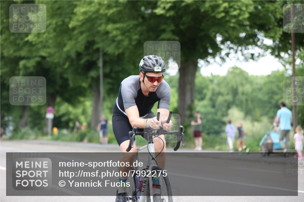 15.06.2025 - 7 Türme Triathlon Yannick Fuchs http://msf.ph/oto/7992275 15.06.2025 12:00:58 Radfahren 213, 228 meine-sportfotos.de