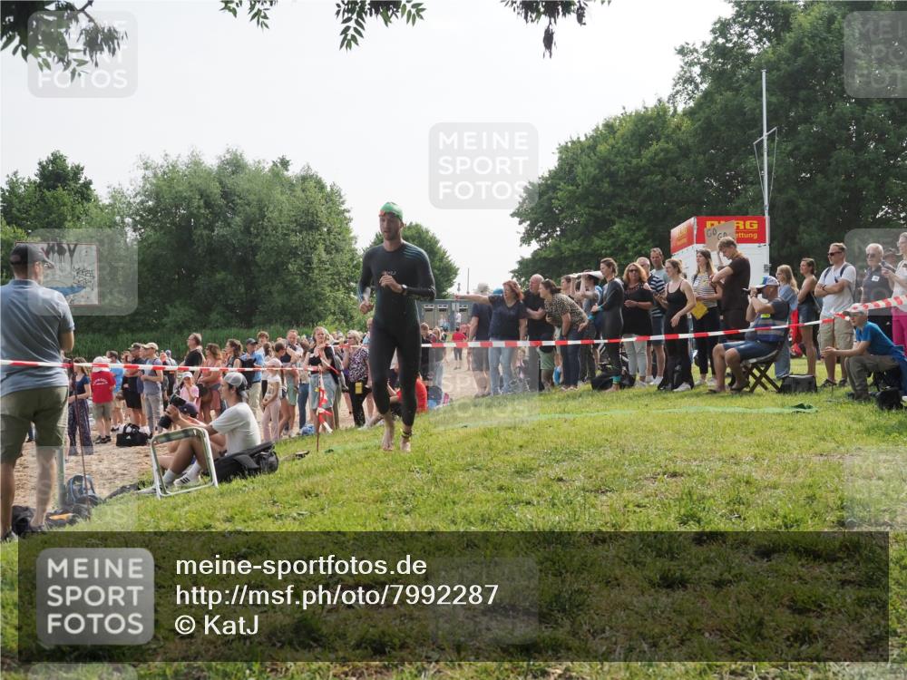 15.06.2025 - 27. Vierlanden-Triathlon KatJ http://msf.ph/oto/7992287 15.06.2025 09:52:49 Schwimmen 313 meine-sportfotos.de