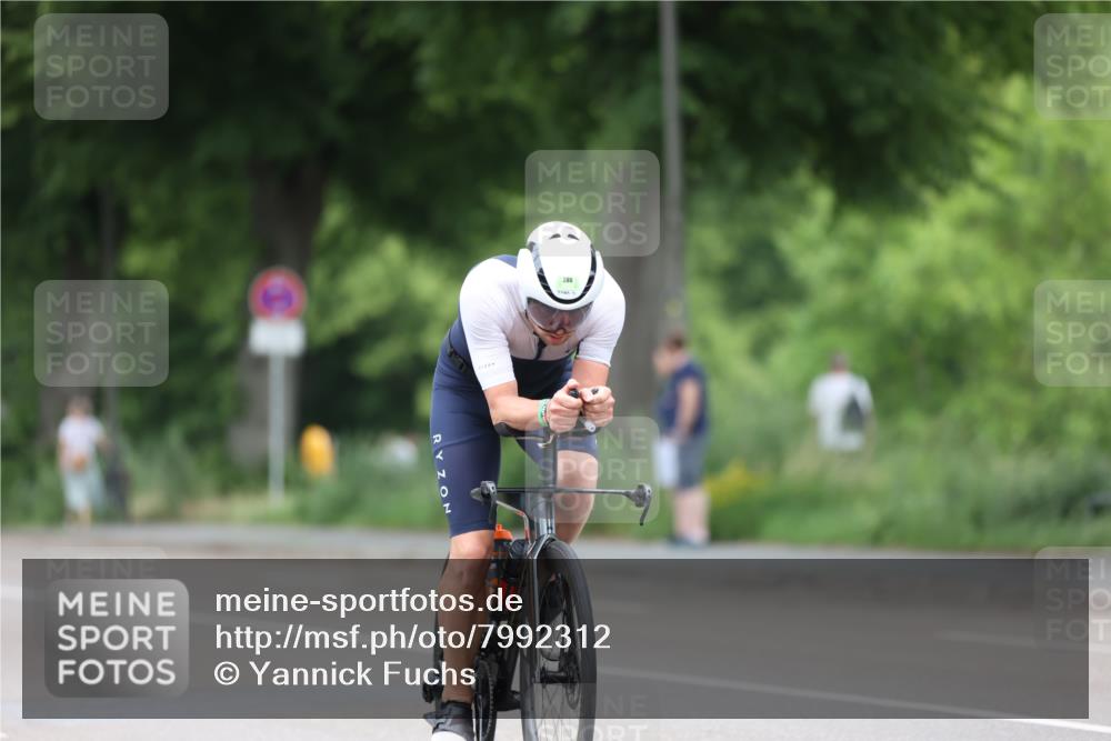 15.06.2025 - 7 Türme Triathlon Yannick Fuchs http://msf.ph/oto/7992312 15.06.2025 12:02:18 Radfahren 286 meine-sportfotos.de