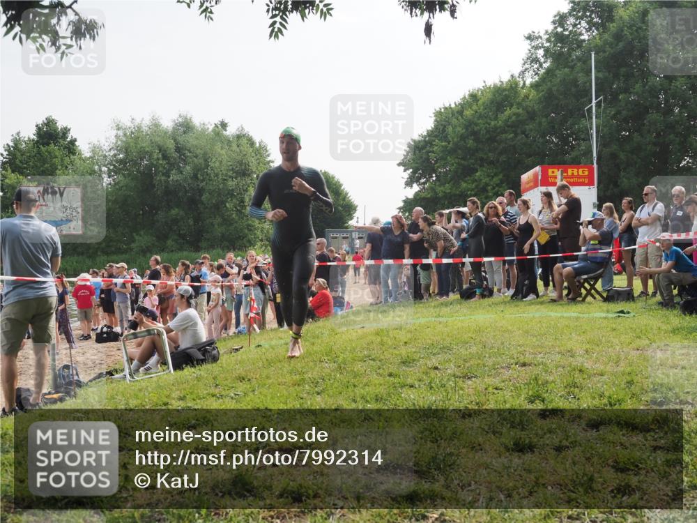 15.06.2025 - 27. Vierlanden-Triathlon KatJ http://msf.ph/oto/7992314 15.06.2025 09:52:49 Schwimmen 313 meine-sportfotos.de