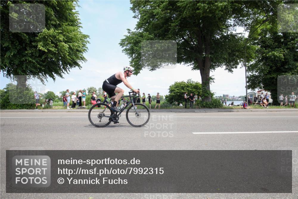 15.06.2025 - 7 Türme Triathlon Yannick Fuchs http://msf.ph/oto/7992315 15.06.2025 13:27:22 Radfahren 653, 772, 1011 meine-sportfotos.de