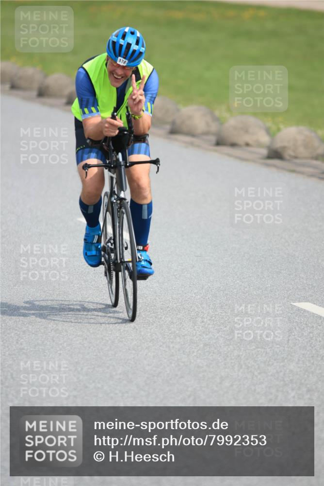 15.06.2025 - 27. Vierlanden-Triathlon H.Heesch http://msf.ph/oto/7992353 15.06.2025 10:11:39 Radfahren 15, 17, 84, 173, 416, 1398 meine-sportfotos.de