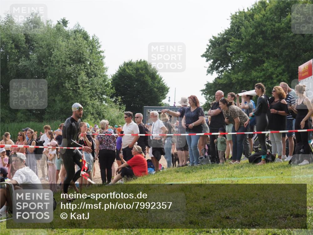 15.06.2025 - 27. Vierlanden-Triathlon KatJ http://msf.ph/oto/7992357 15.06.2025 09:53:01 Schwimmen 328 meine-sportfotos.de