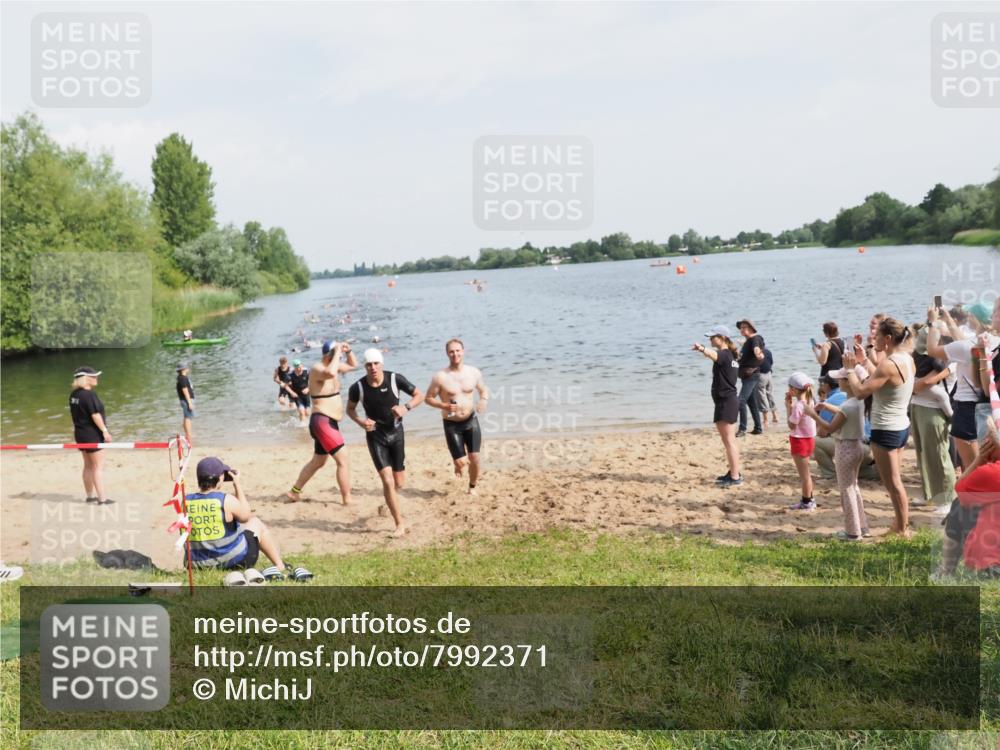 21.06.2025 - 27. Vierlanden-Triathlon MichiJ http://msf.ph/oto/7992371 15.06.2026 09:54:53 Schwimmen 297, 319, 336, 344, 361 meine-sportfotos.de
